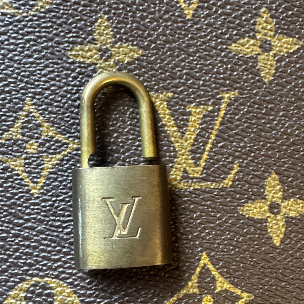 LV Monogram Suitcase 24” Vachetta Missing Pulls - Picture 14 of 17